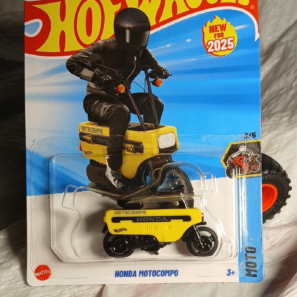 Honda Motocompo Hot Wheels Vehicle - Yellow